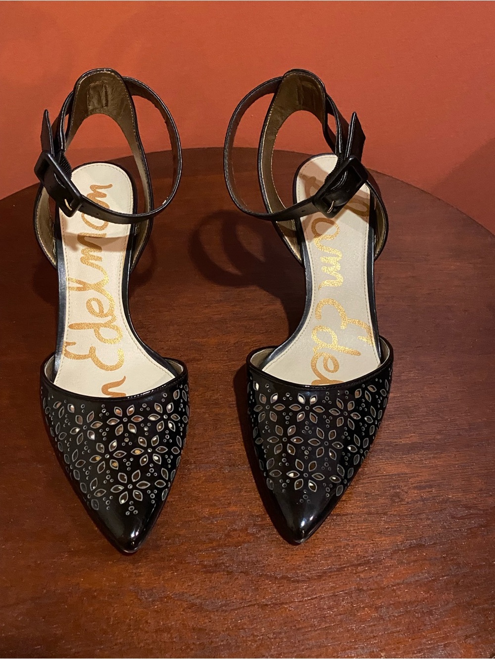 Sam Edelman Black Pointed-Toe Ankle-Strap Heels (Odynna pumps)